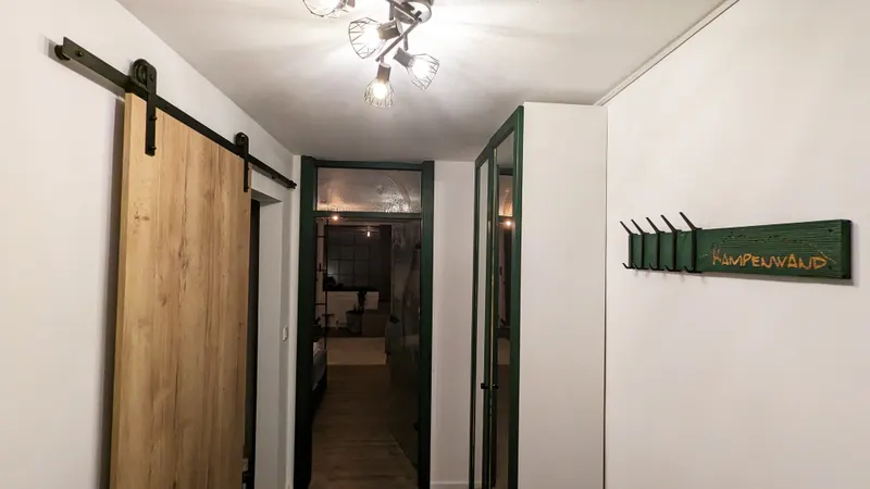 Flur mit Schiebetür